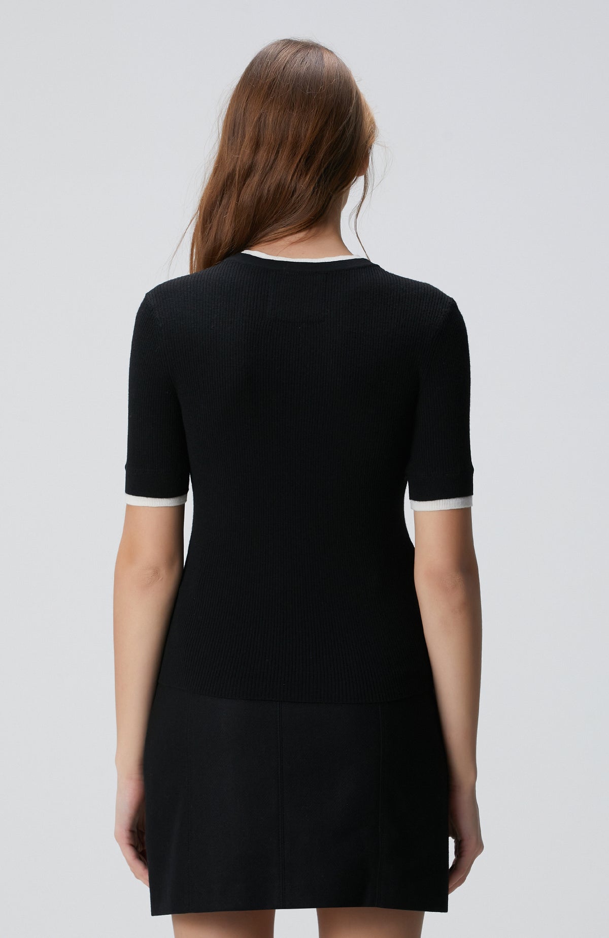 WOMEN'S Black Two-Tone Short Sleeve Knit Sweater