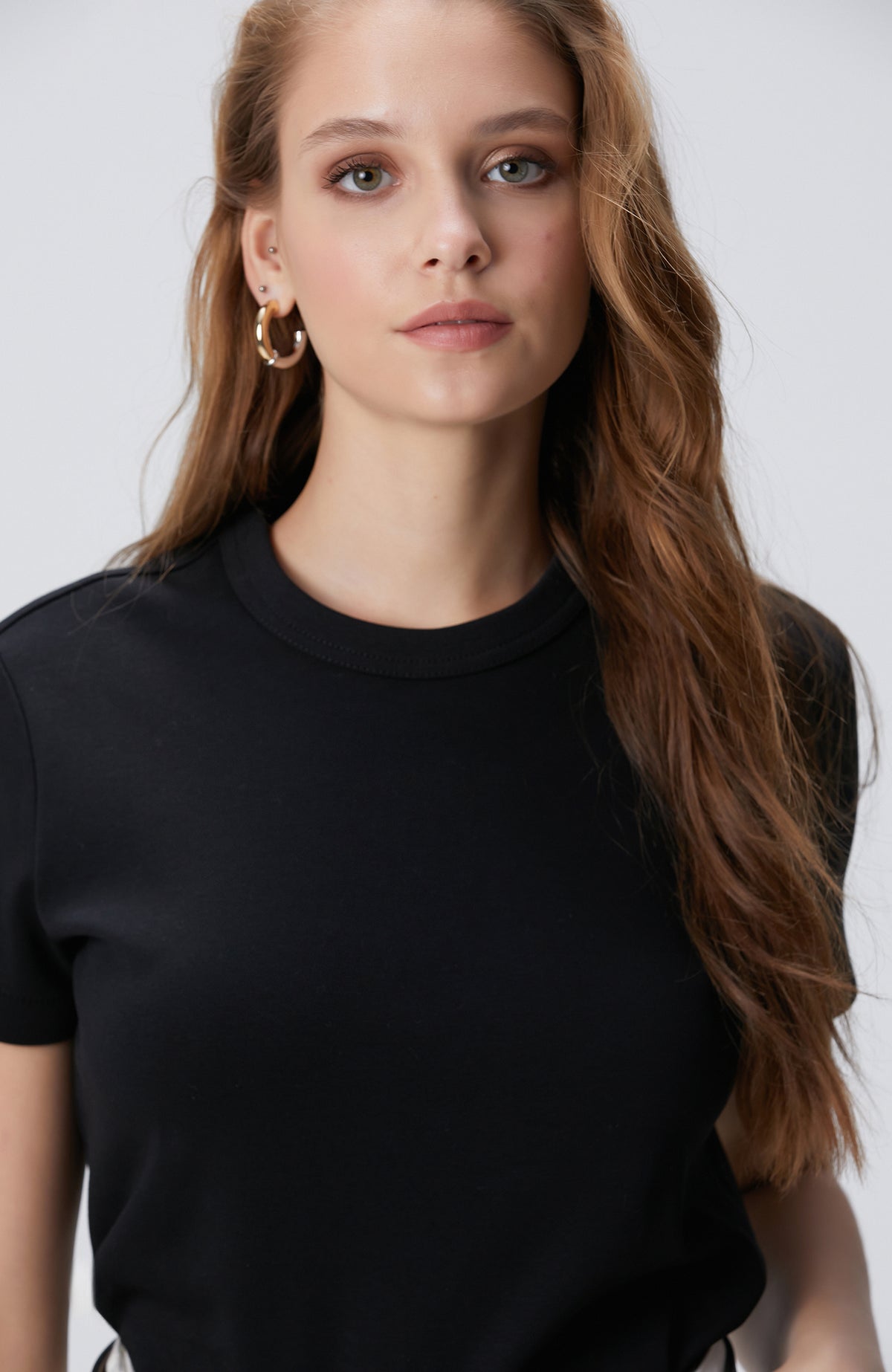 WOMEN'S Black Basic T-shirt