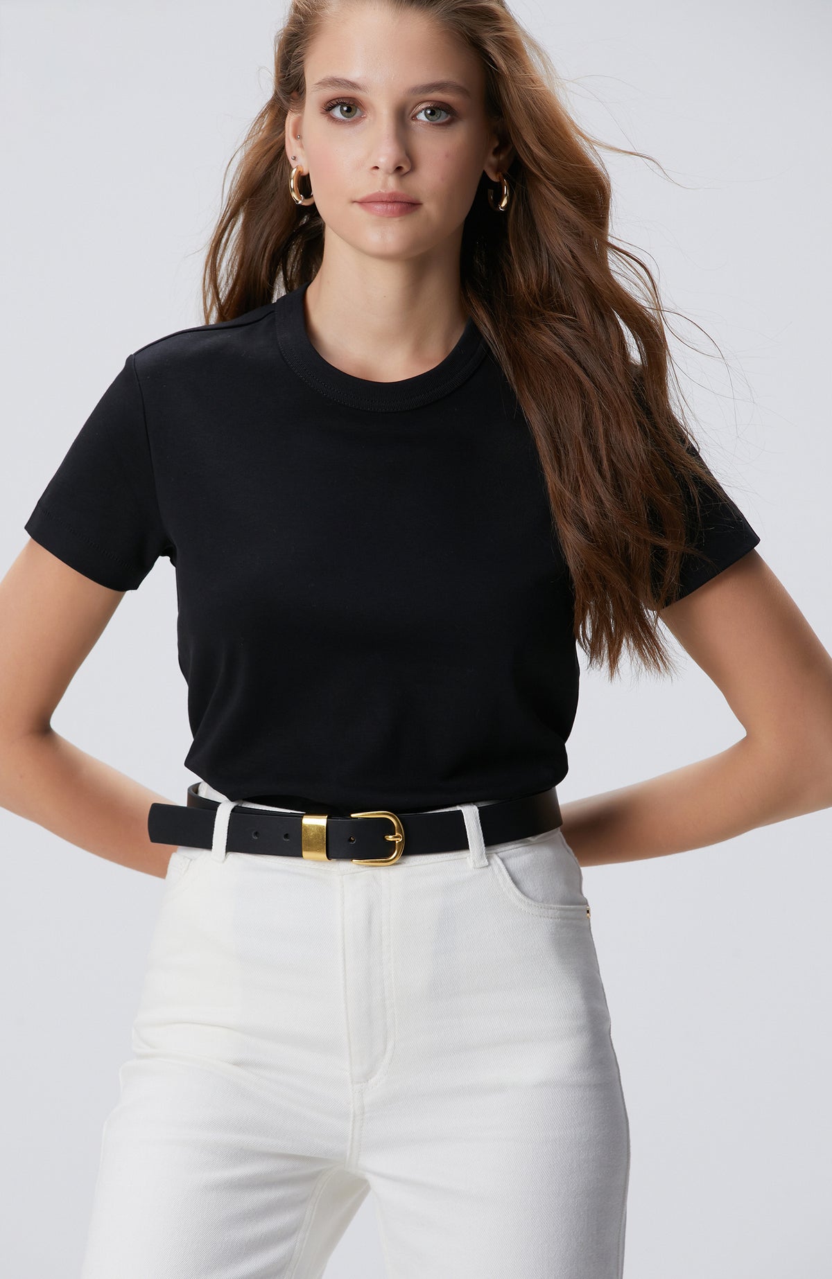WOMEN'S Black Basic T-shirt