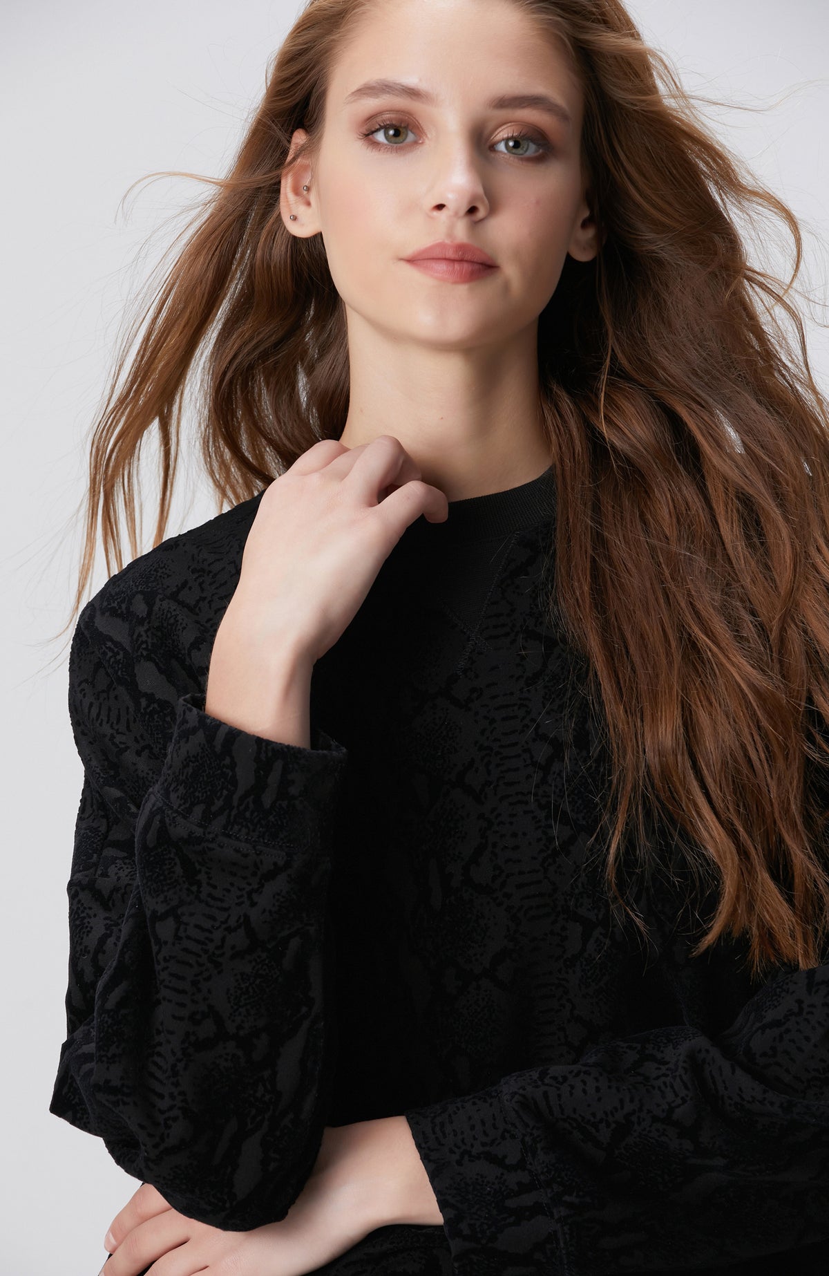 WOMEN'S Black Printed Sweatshirt