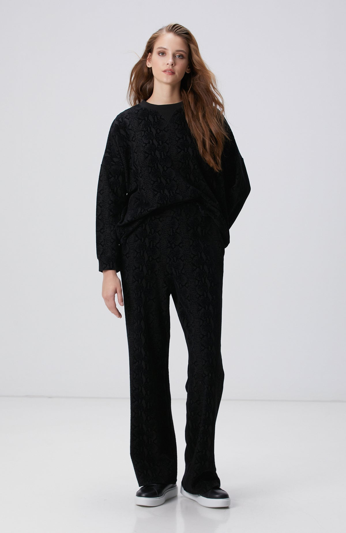 WOMEN'S Black Printed Sweatshirt