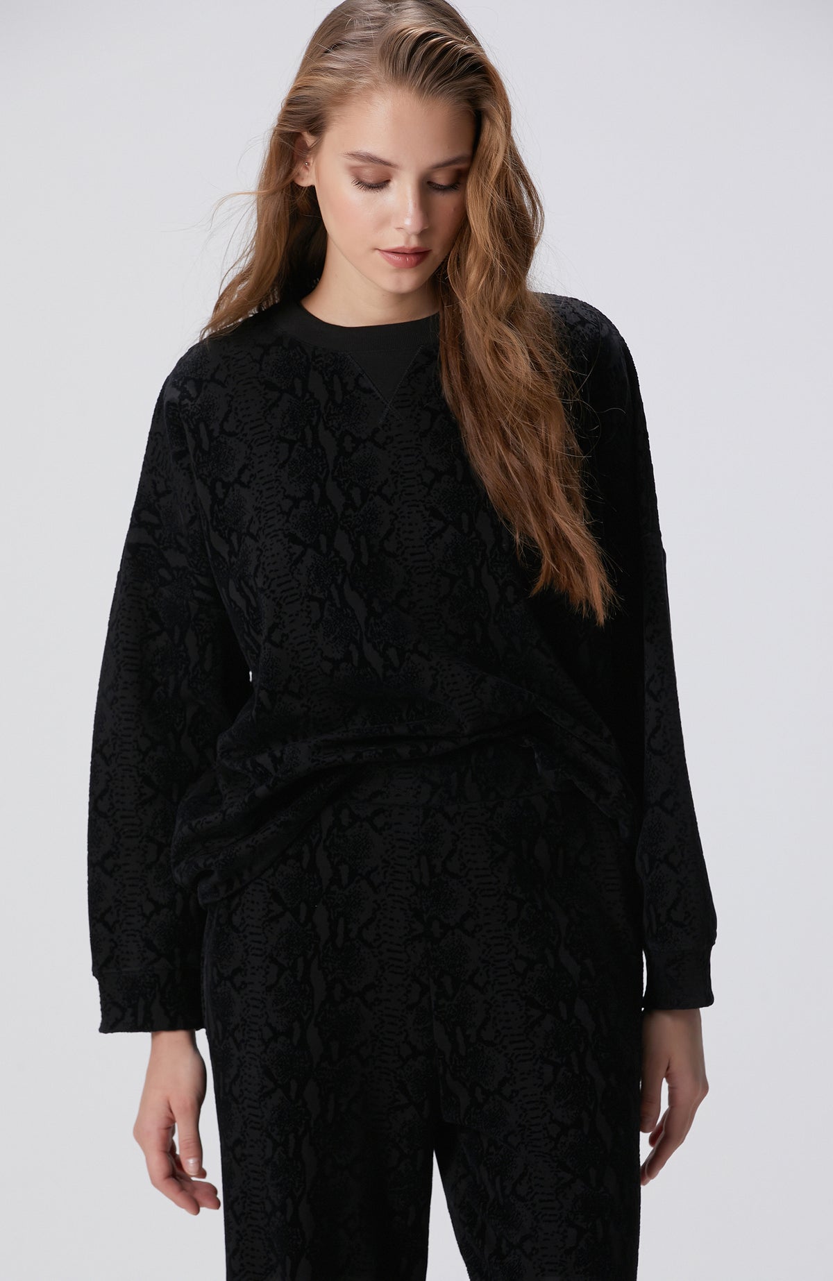 WOMEN'S Black Printed Sweatshirt